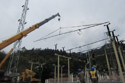 武隆區(qū)供電公司開(kāi)展220千伏母線更換工程