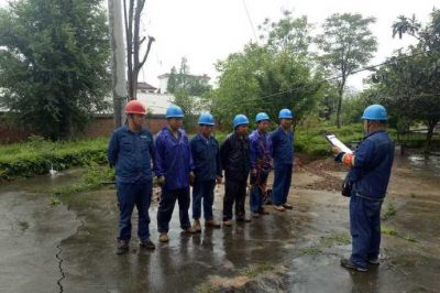 勉縣供電公司對(duì)清明貧困村電力線(xiàn)路設(shè)施進(jìn)行徹底改造