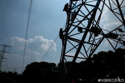 國內(nèi)800千伏輸電線路首次安裝智能巡檢機(jī)器人
