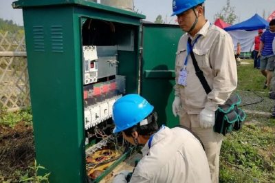 溧水供電公司為藍(lán)莓節(jié)開(kāi)幕保駕護(hù)航