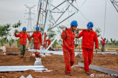 東部電網(wǎng)忙攻堅  高溫組塔不等閑