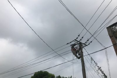 江夏區(qū)供電公司野外作業(yè)設備運維，迎峰度夏