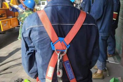 漢中供電公司在10千伏農鋪線、鋪鎮(zhèn)線進行分網(wǎng)、遷移配變