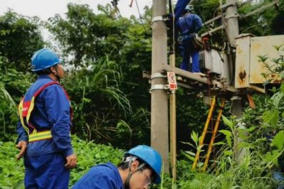 漢中供電公司排查轄區(qū)內(nèi)的變電站、輸電線路、供電設(shè)施