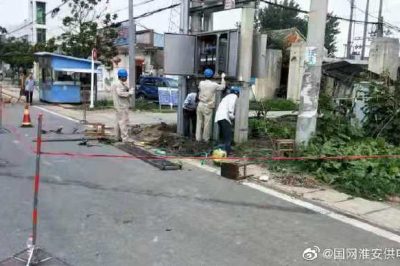 為確保迎峰度夏期間供電設(shè)備安全穩(wěn)定運(yùn)行，國(guó)網(wǎng)淮安金湖縣供電公司進(jìn)行配變升級(jí)改造