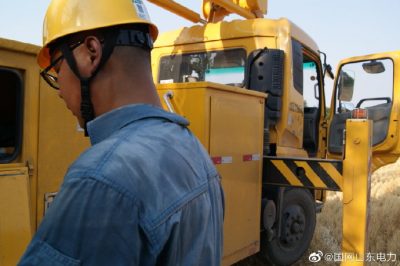 開(kāi)展帶電作業(yè)??保障居民正常用電