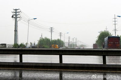 更換出現(xiàn)10千伏湖王線(xiàn)某客戶(hù)支線(xiàn)進(jìn)行緊急消缺故障的電纜接頭