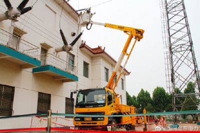 110千伏線路完成99支非耐酸芯棒絕緣子更換工作，消除斷串隱患