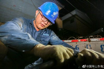 完成兩套懸式絕緣子、一套直線瓷瓶更換及緊線工作，保障附近居民用電安全