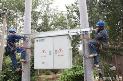 增容新裝200千伏安變壓器1臺、新立電桿5基、架設(shè)絕緣導(dǎo)線400余米