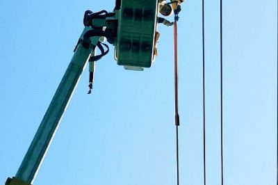 10千伏徐山斗線西范莊支線55號桿帶電T接?xùn)|關(guān)莊南臺，消除線路供電隱患