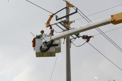 10千伏宋家線104號(hào)桿設(shè)備線夾發(fā)熱故障，無棣縣供電公司更換線路老舊零件