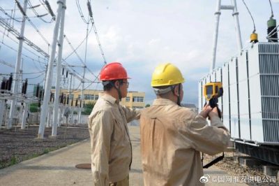 盱眙縣供電公司110千伏梁營變電站進行巡視、測溫