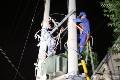 平邑縣供電公司更換高壓電纜、低壓出線等措施進(jìn)行公變重負(fù)荷改造