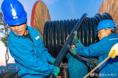 “煤改電”工程新建線路進行電纜敷設作業(yè)