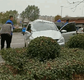 砰！供電職工聽到巨響趕緊爬下電桿飛奔…