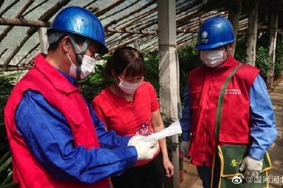 “大姐，大棚中老舊的線路千萬不要觸摸