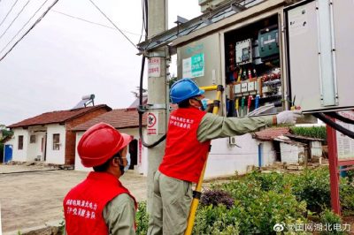 檢查線路、變壓器等設備