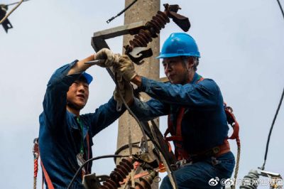 更換老舊電桿、柱上開關(guān)、配變刀閘熔斷器