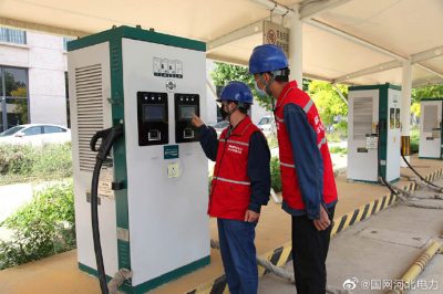 巡視檢查電動(dòng)汽車充電樁