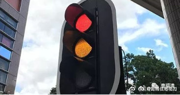 路邊的“小房子”、 綠化帶景觀燈、裝地?zé)舻乃亍h(yuǎn)離這些地方哦~