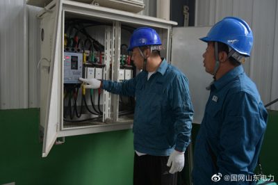 來(lái)到電梯配件企業(yè)開(kāi)展安全用電服務(wù)