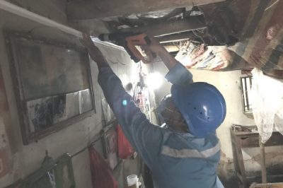 對(duì)中新鎮(zhèn)社工服務(wù)站上門開展“電亮計(jì)劃”活動(dòng)