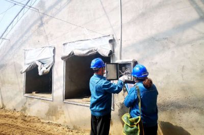 對12座大棚供電臺區(qū)線路、用戶側(cè)農(nóng)灌設(shè)備、配電箱等進行安全用電“體檢”