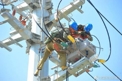 國(guó)網(wǎng)阜城縣供電公司阜興供電所開(kāi)展線路秋檢行動(dòng)