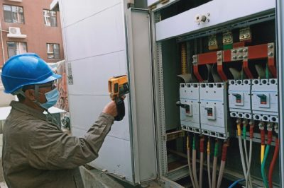 對興港小區(qū)供電設(shè)備進(jìn)行紅外測溫