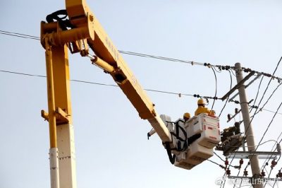 為10千伏大莊線洼宋支線3號桿實(shí)施帶電接火