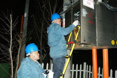 對服務(wù)區(qū)內(nèi)高負(fù)荷線路設(shè)備開展夜間特巡