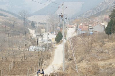 新增200千伏安變壓器1臺(tái)，新立15米電桿19基