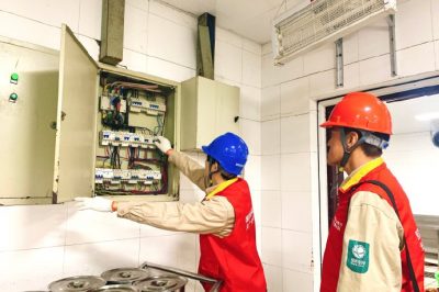 為小學(xué)生開啟新年校園安全第一課