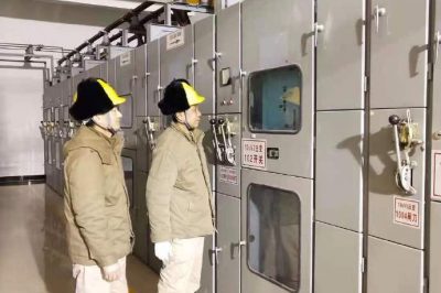 聯(lián)合運維、檢修、配網(wǎng)等工作人員對東關(guān)變10kV東明線進行更換CT工作