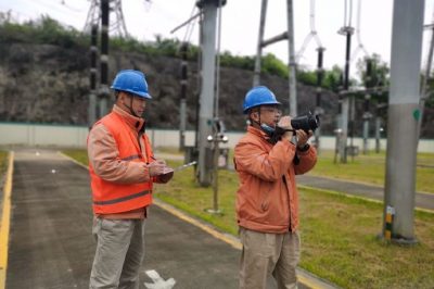 龍王山變?yōu)?月份待檢修設(shè)備進(jìn)行紅外精確測溫試驗(yàn)