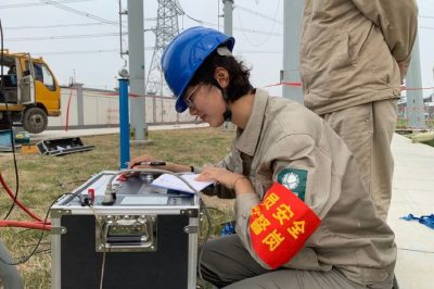 青洋變開展青惠線線路壓變、避雷器的首檢工作