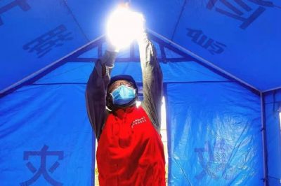 緊急防汛 漢江大堤架起30公里光明線