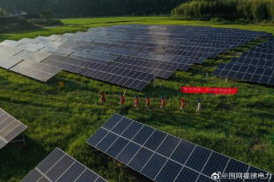 義務(wù)檢查光伏板固定架、配電箱等設(shè)施