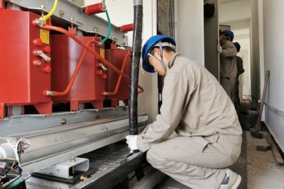 小微創(chuàng)業(yè)園進行園區(qū)企業(yè)配網(wǎng)改造升級工作