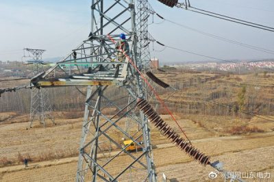魯鐵線耐張桿塔帶電瓷質(zhì)絕緣子進(jìn)行帶電檢零